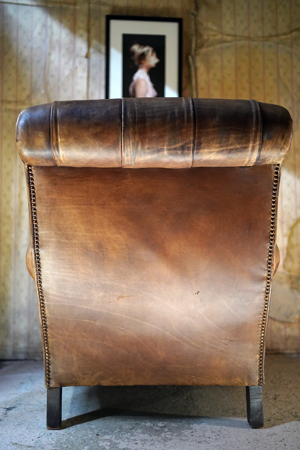 A Good Quality 20thC Button-Back Leather Club Armchair