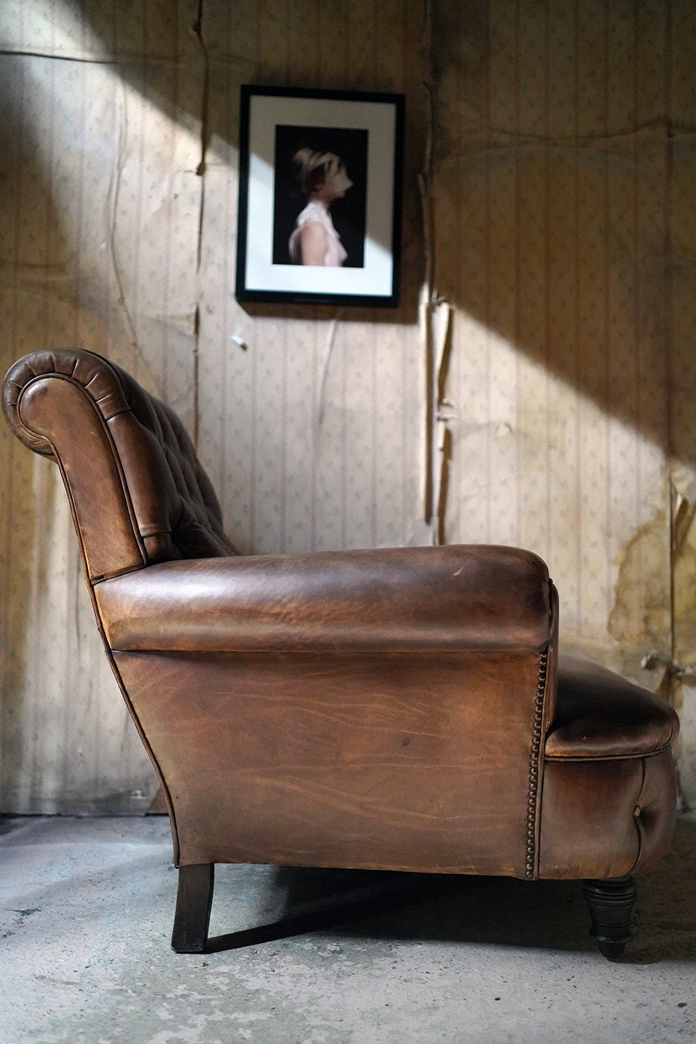 A Good Quality 20thC Button-Back Leather Club Armchair