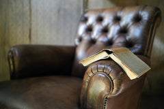 A Good Quality 20thC Button-Back Leather Club Armchair