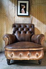 A Good Quality 20thC Button-Back Leather Club Armchair