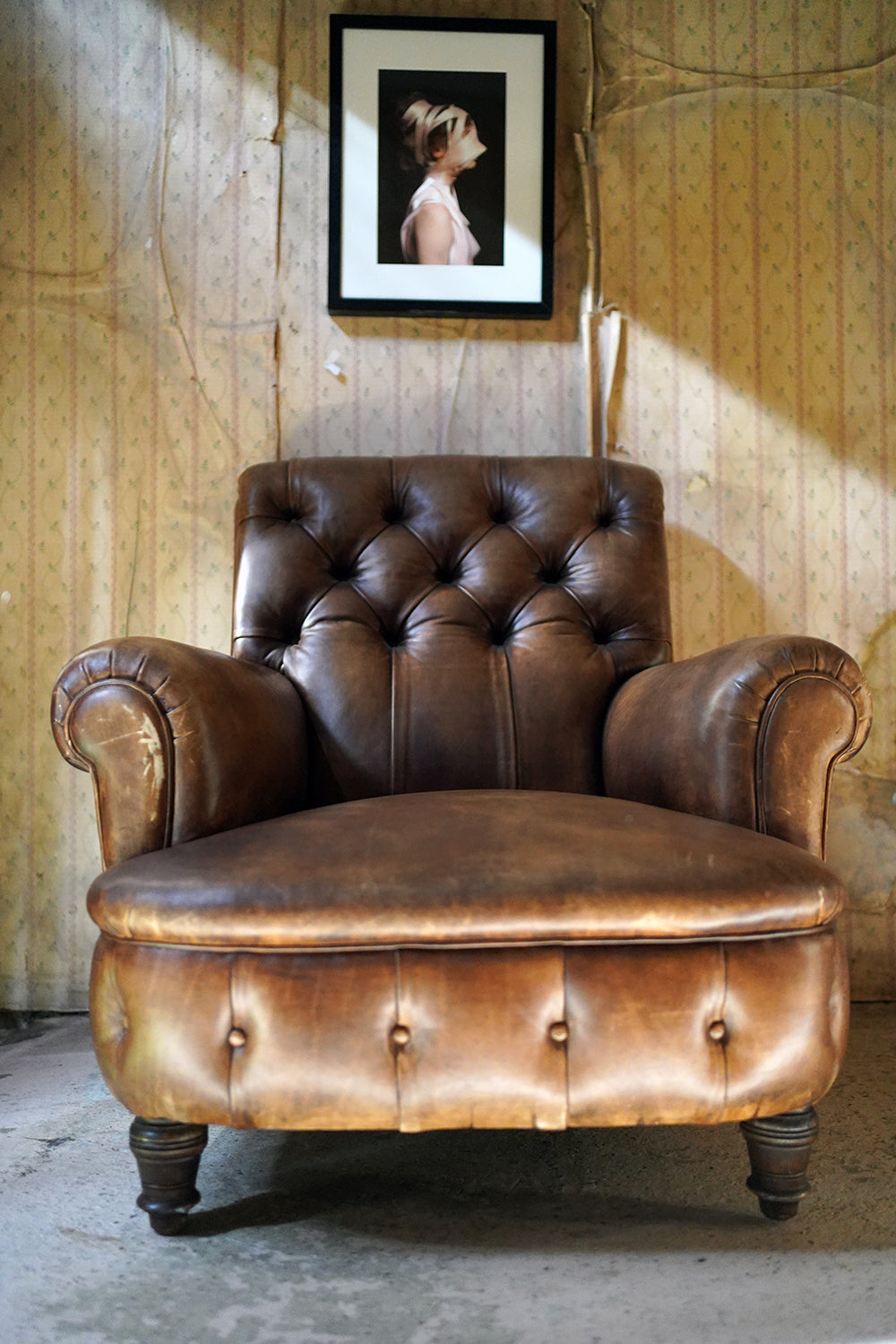 A Good Quality 20thC Button-Back Leather Club Armchair