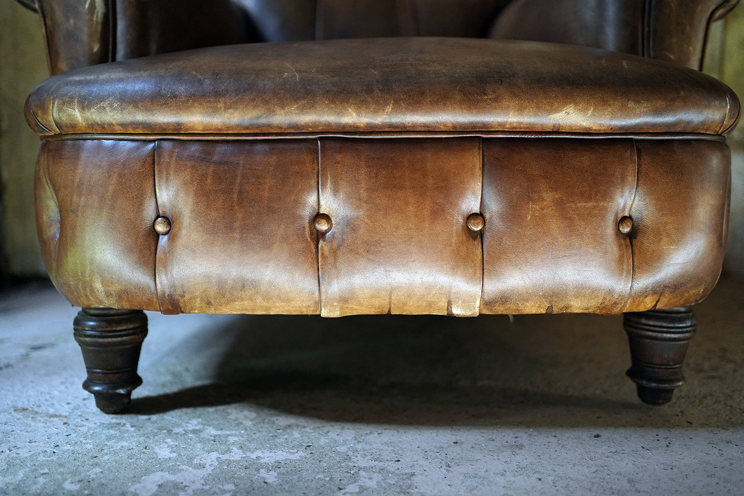 A Good Quality 20thC Button-Back Leather Club Armchair