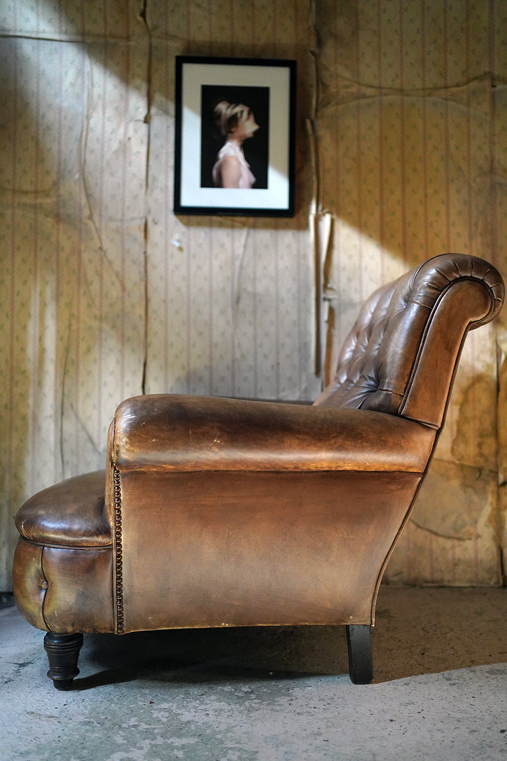 A Good Quality 20thC Button-Back Leather Club Armchair