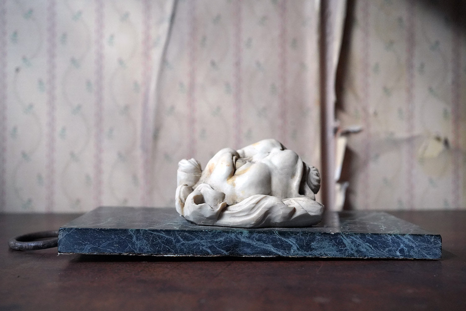 A 20thC Alabaster and Serpentine Marble Lion's Mask Wall Plaque
