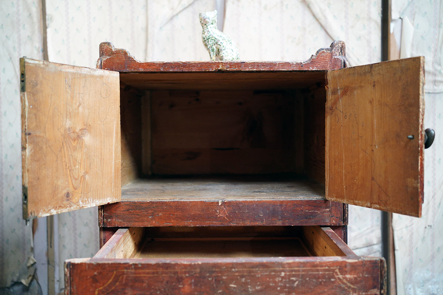 A George III Painted Pine Bedside Commode c.1780
