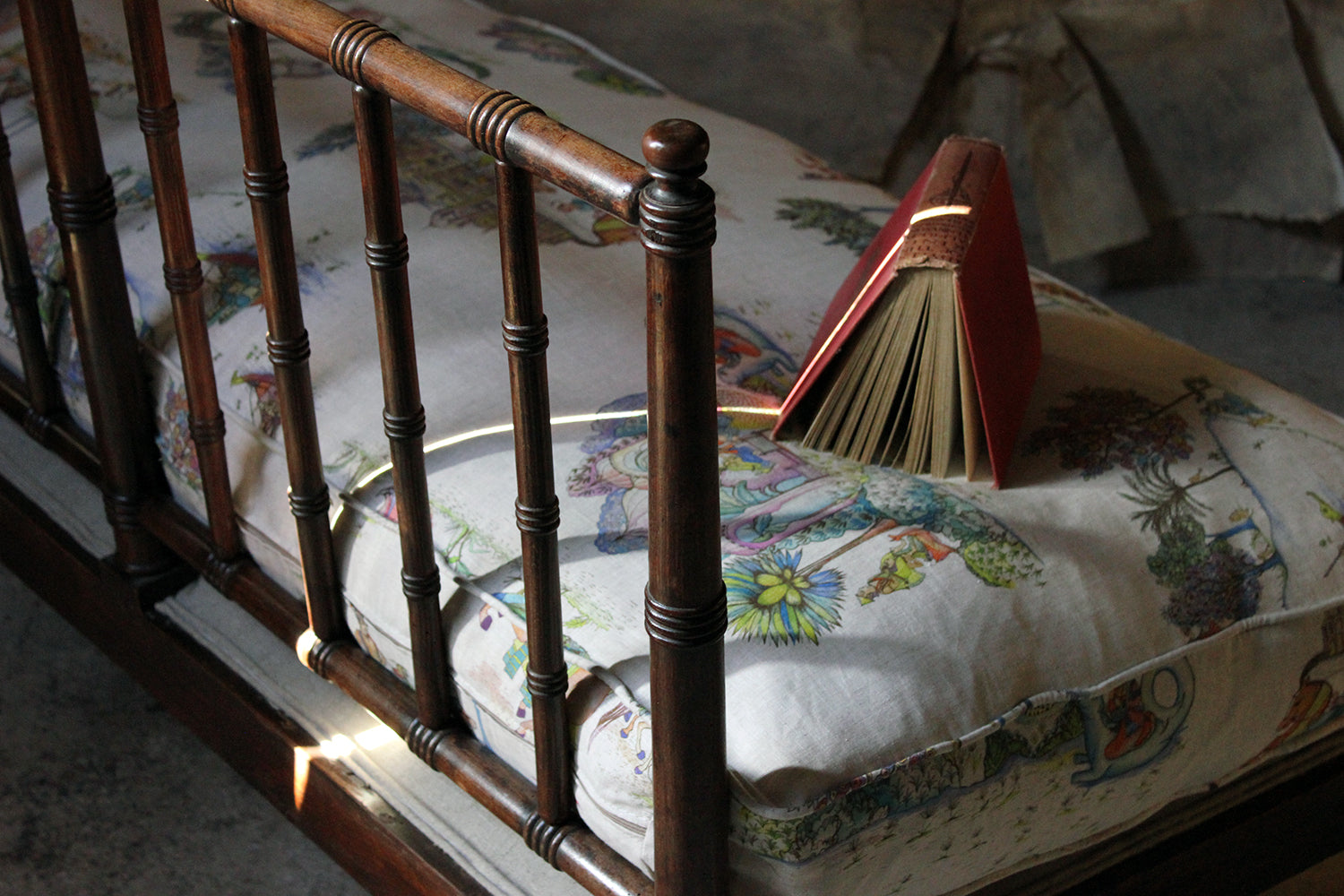 A Good Late Regency Period Faux Bamboo Beech Daybed c.1825-30