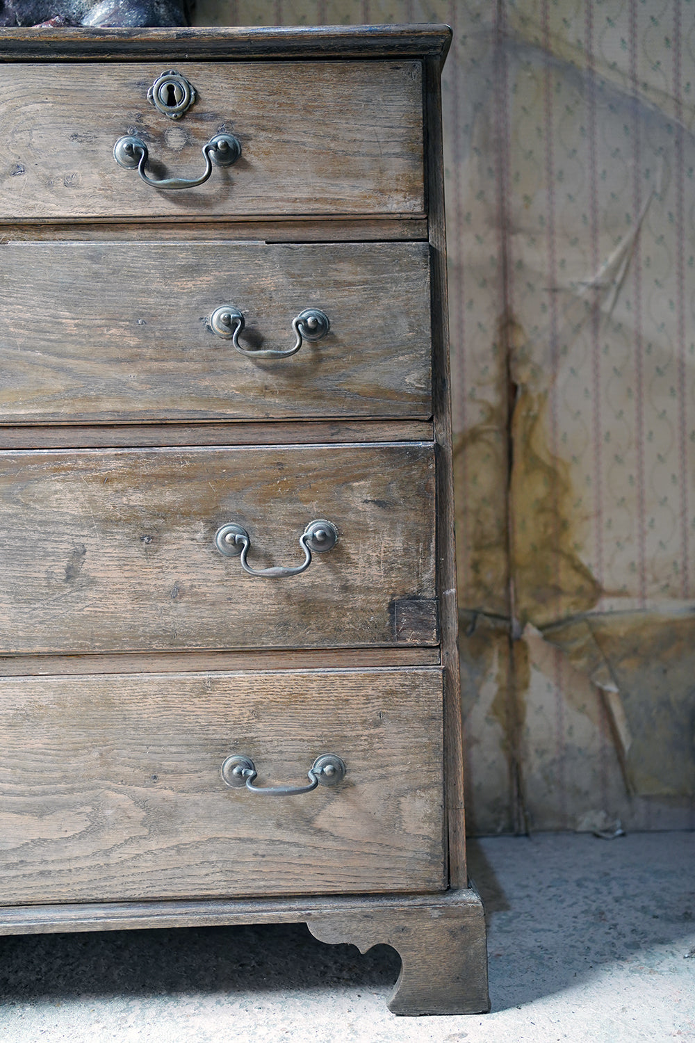 A George III Period Bleached Oak Chest of Drawers c.1790