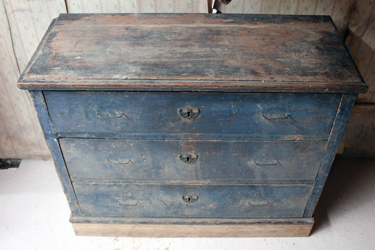 A 19thC Continental Blue Painted Pine Chest of Drawers c.1840