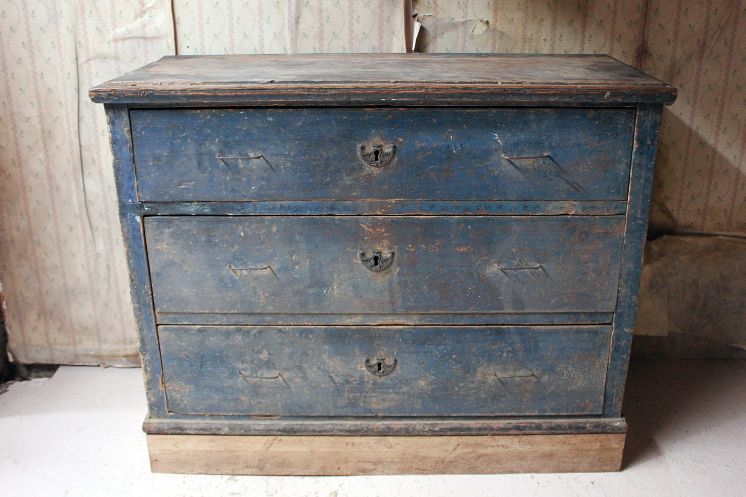 A 19thC Continental Blue Painted Pine Chest of Drawers c.1840