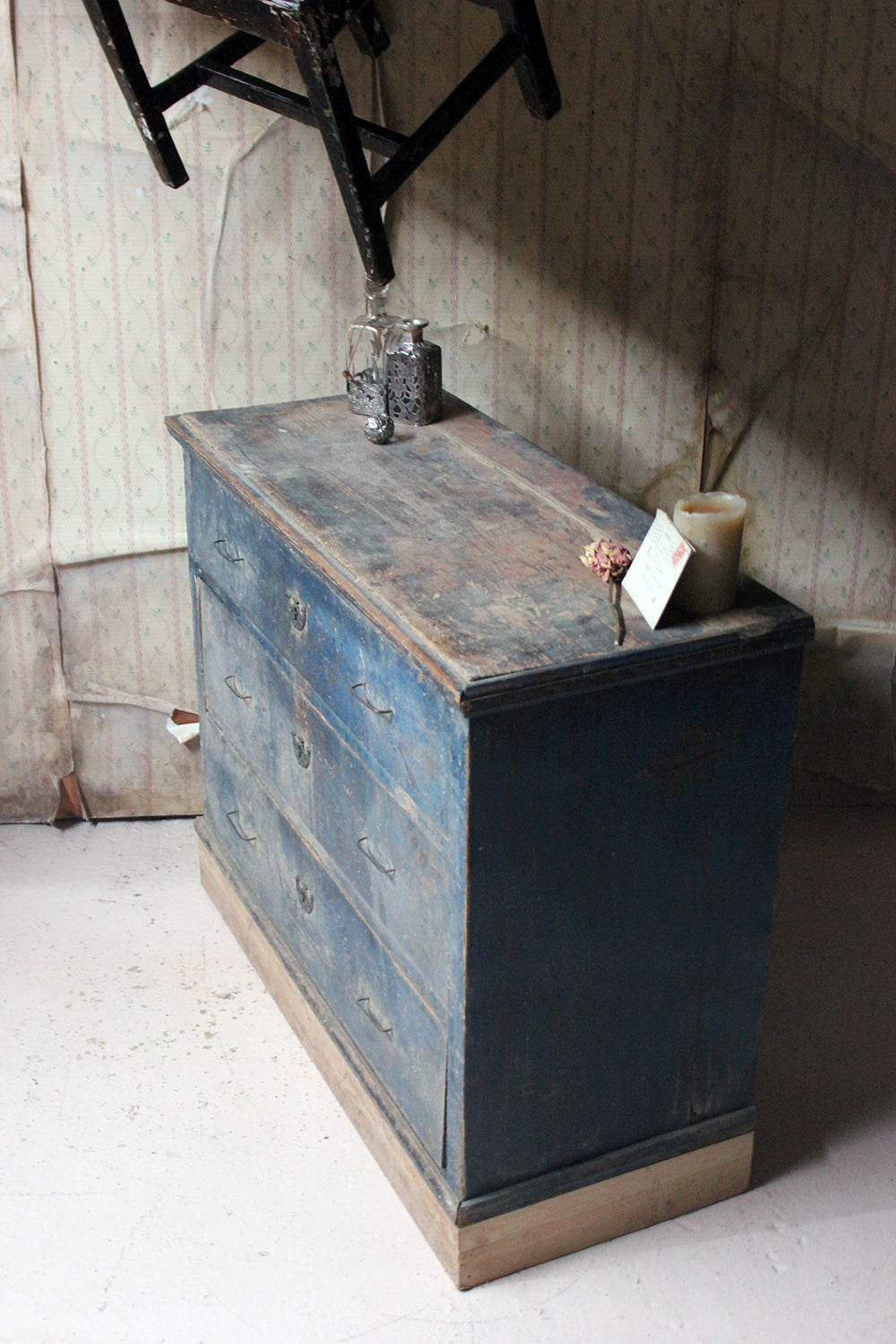 A 19thC Continental Blue Painted Pine Chest of Drawers c.1840