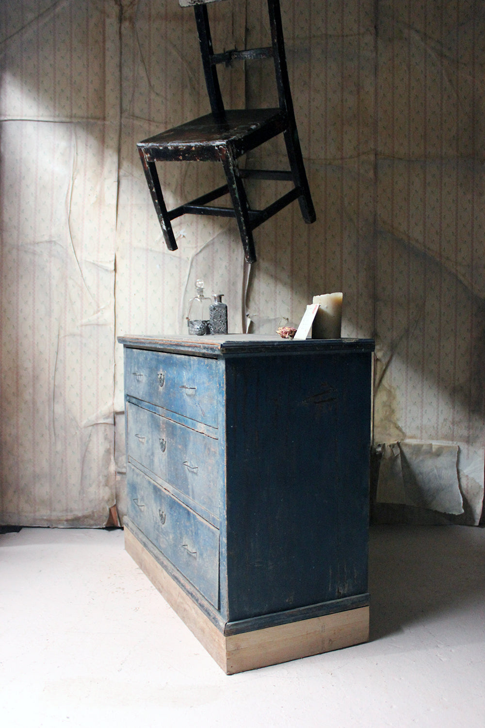 A 19thC Continental Blue Painted Pine Chest of Drawers c.1840