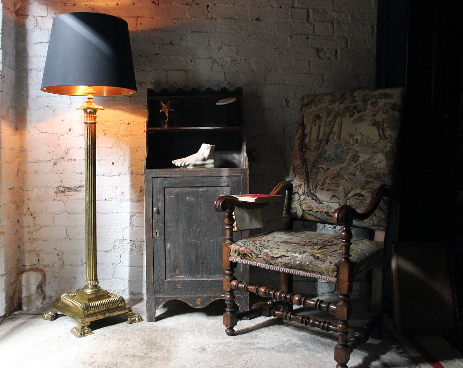 A Good Early 20thC Neoclassical Style Brass Telescopic Floor Lamp c.1920