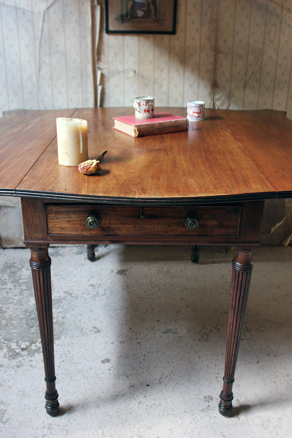 A George III Mahogany Butterfly Pembroke Table c.1780-90