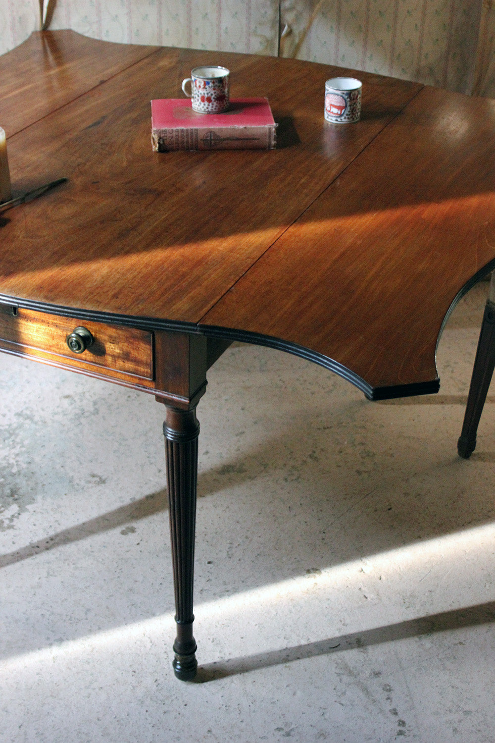 A George III Mahogany Butterfly Pembroke Table c.1780-90