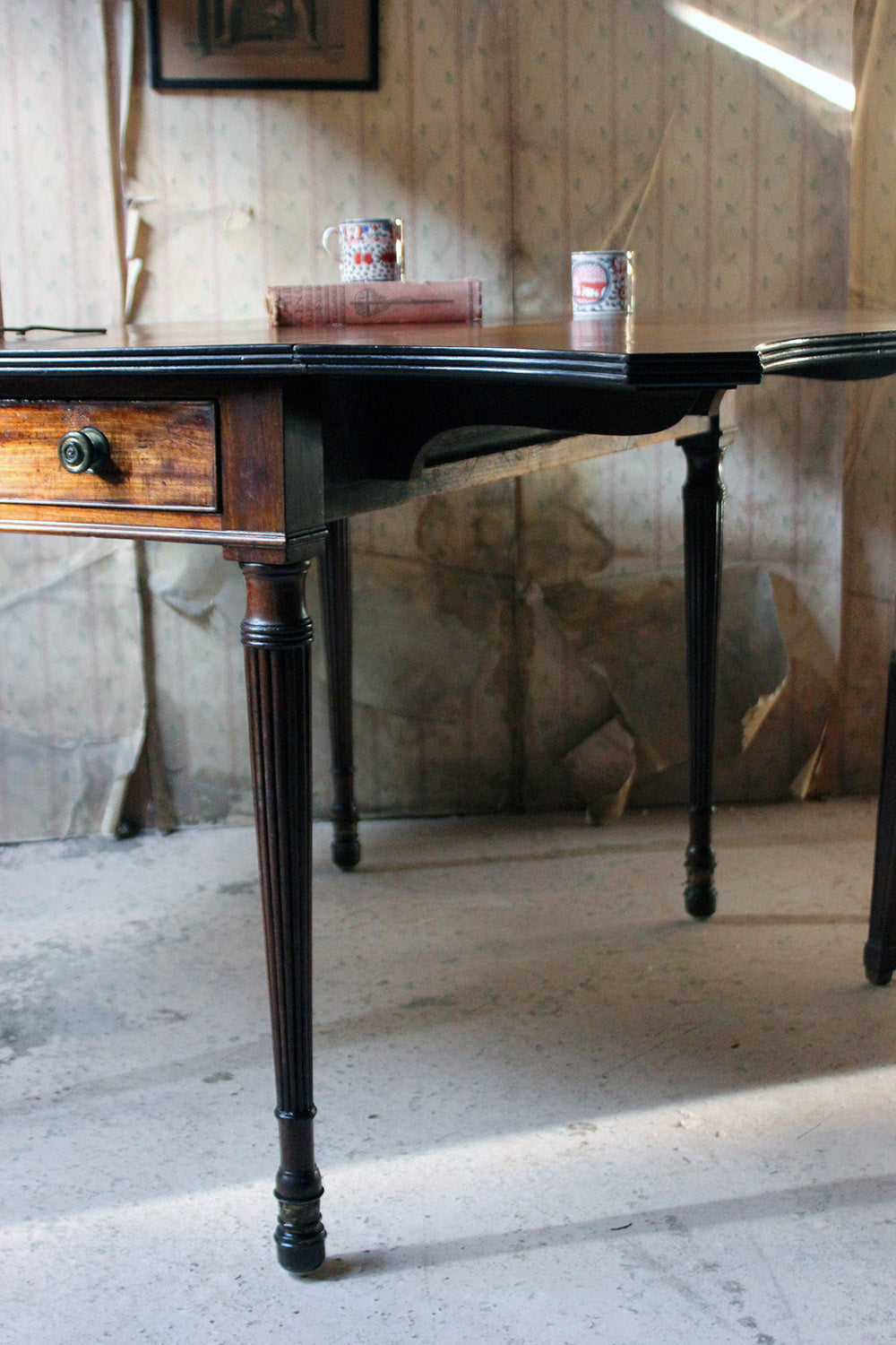 A George III Mahogany Butterfly Pembroke Table c.1780-90