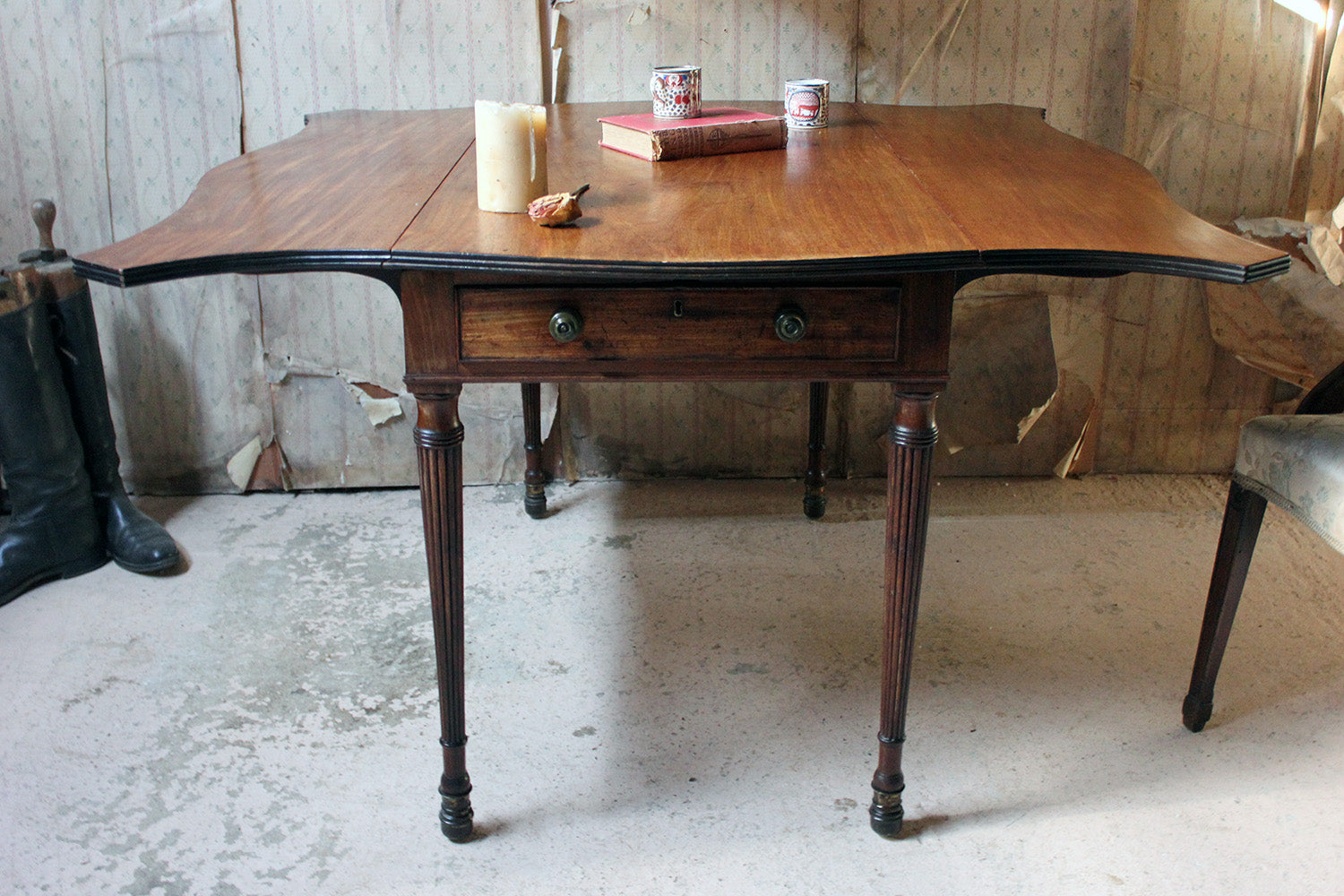 A George III Mahogany Butterfly Pembroke Table c.1780-90