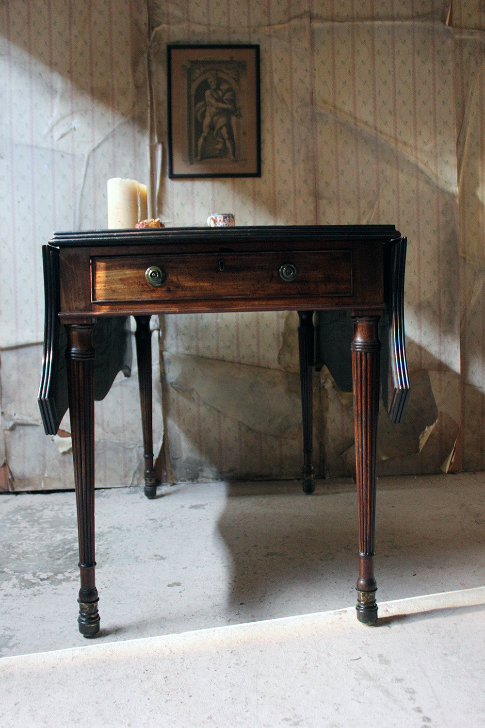 A George III Mahogany Butterfly Pembroke Table c.1780-90