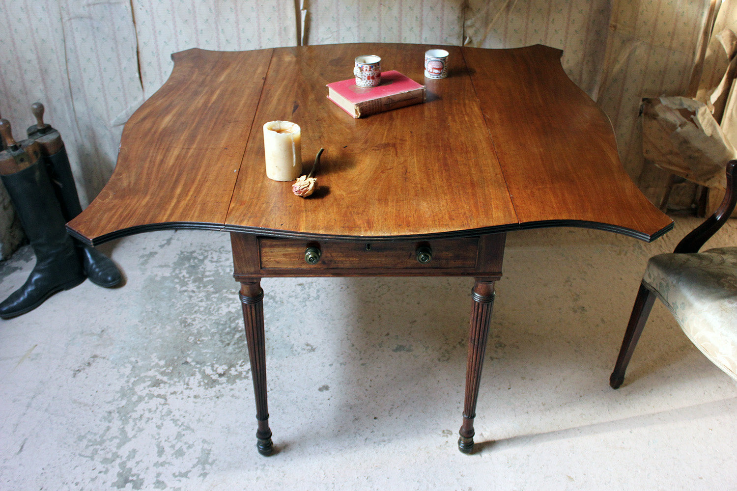 A George III Mahogany Butterfly Pembroke Table c.1780-90