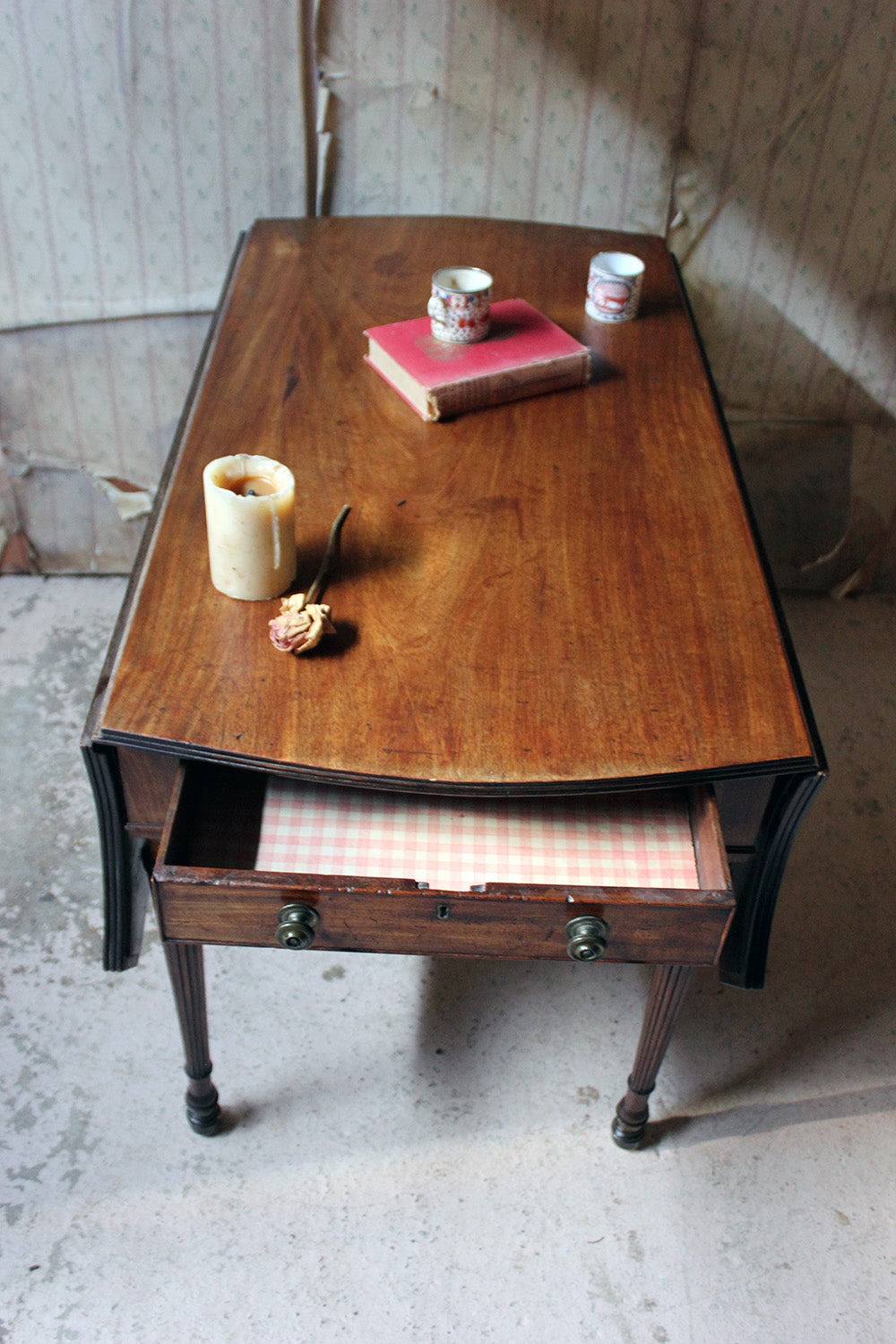 A George III Mahogany Butterfly Pembroke Table c.1780-90
