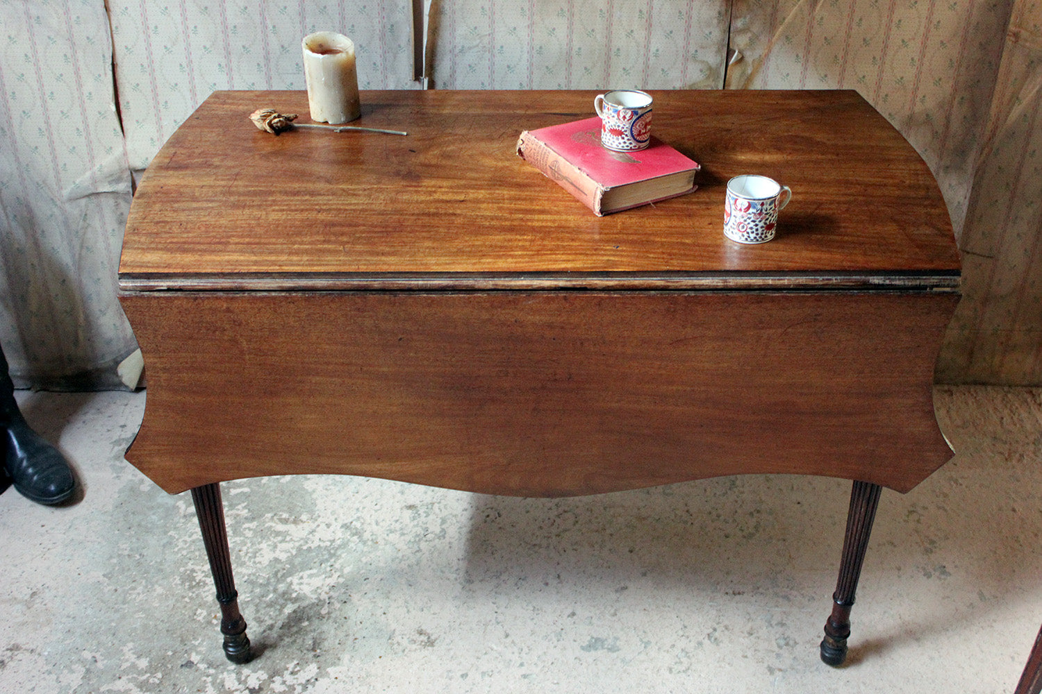 A George III Mahogany Butterfly Pembroke Table c.1780-90