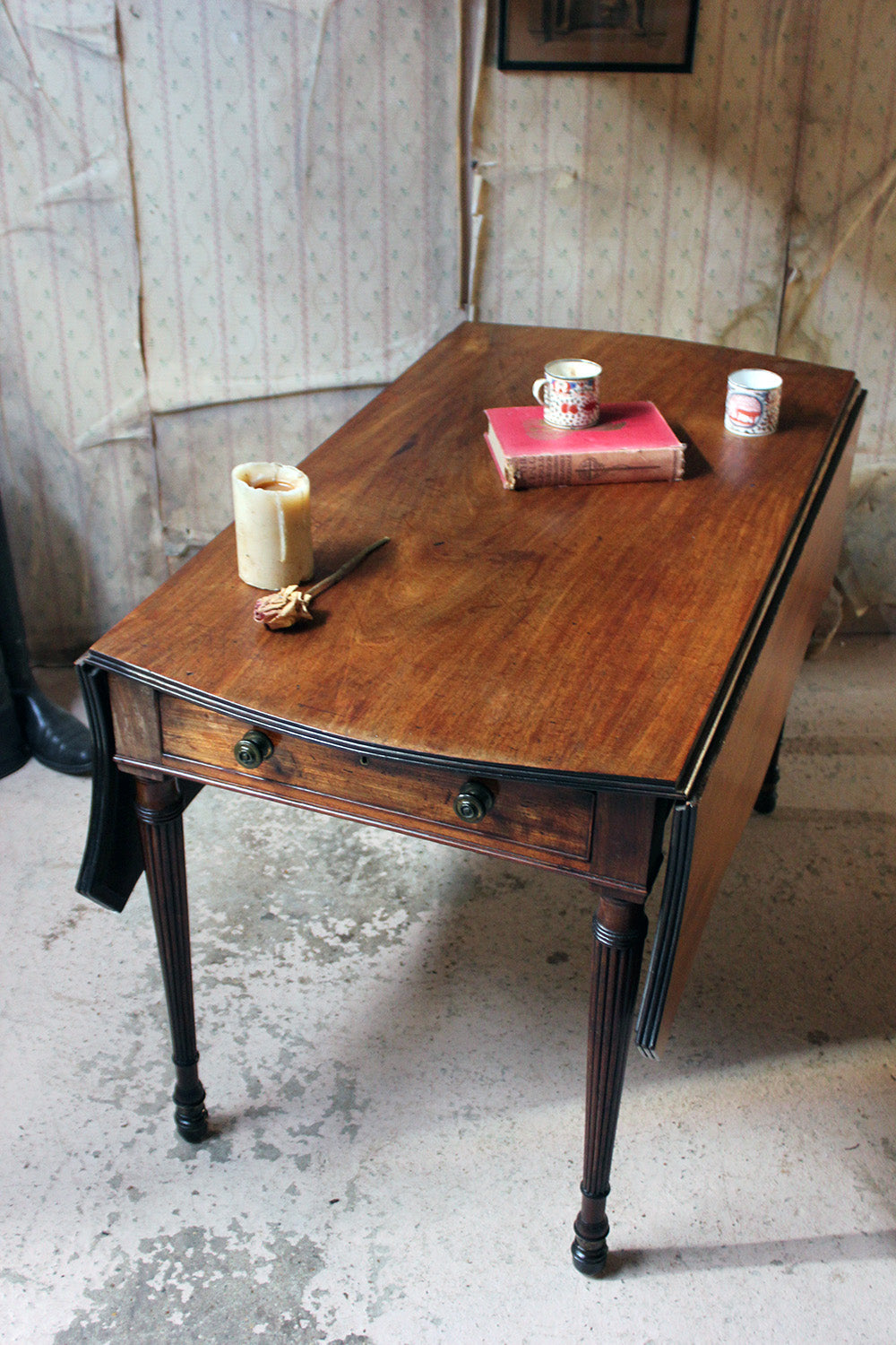 A George III Mahogany Butterfly Pembroke Table c.1780-90