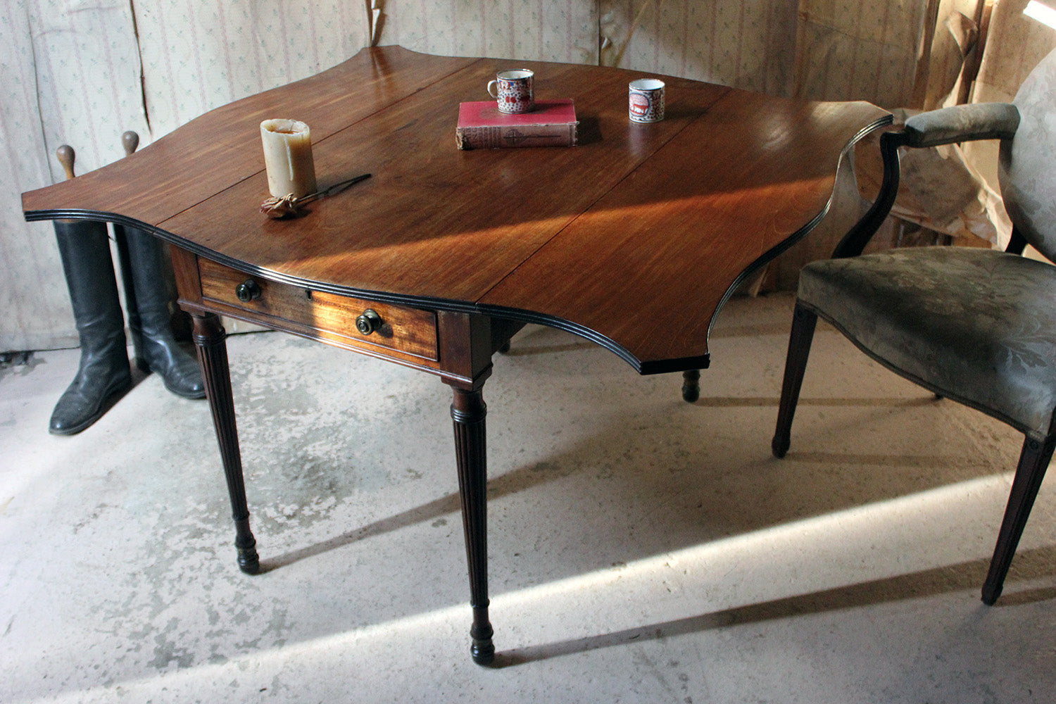 A George III Mahogany Butterfly Pembroke Table c.1780-90