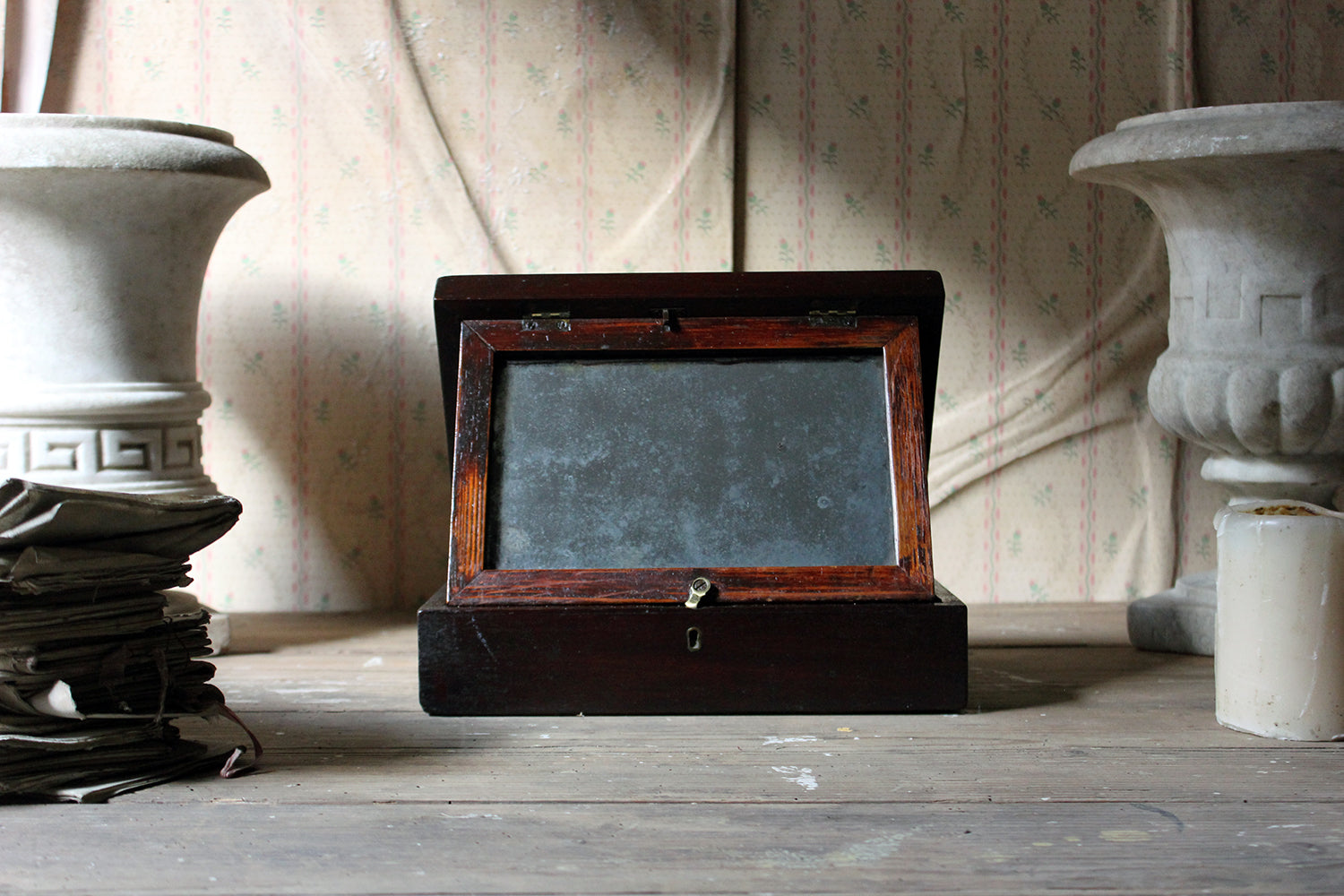 A Delightful 19thC English Oak Campaign Type Gentleman's Travelling Shaving Box c.1830-40