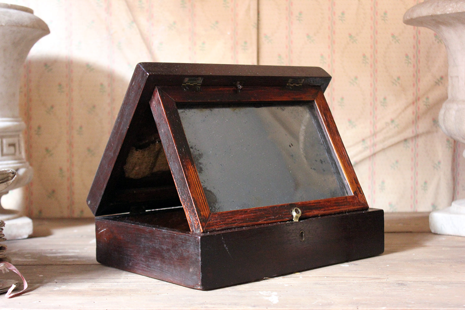 A Delightful 19thC English Oak Campaign Type Gentleman's Travelling Shaving Box c.1830-40