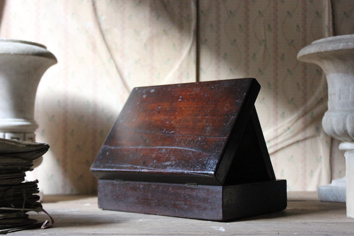 A Delightful 19thC English Oak Campaign Type Gentleman's Travelling Shaving Box c.1830-40