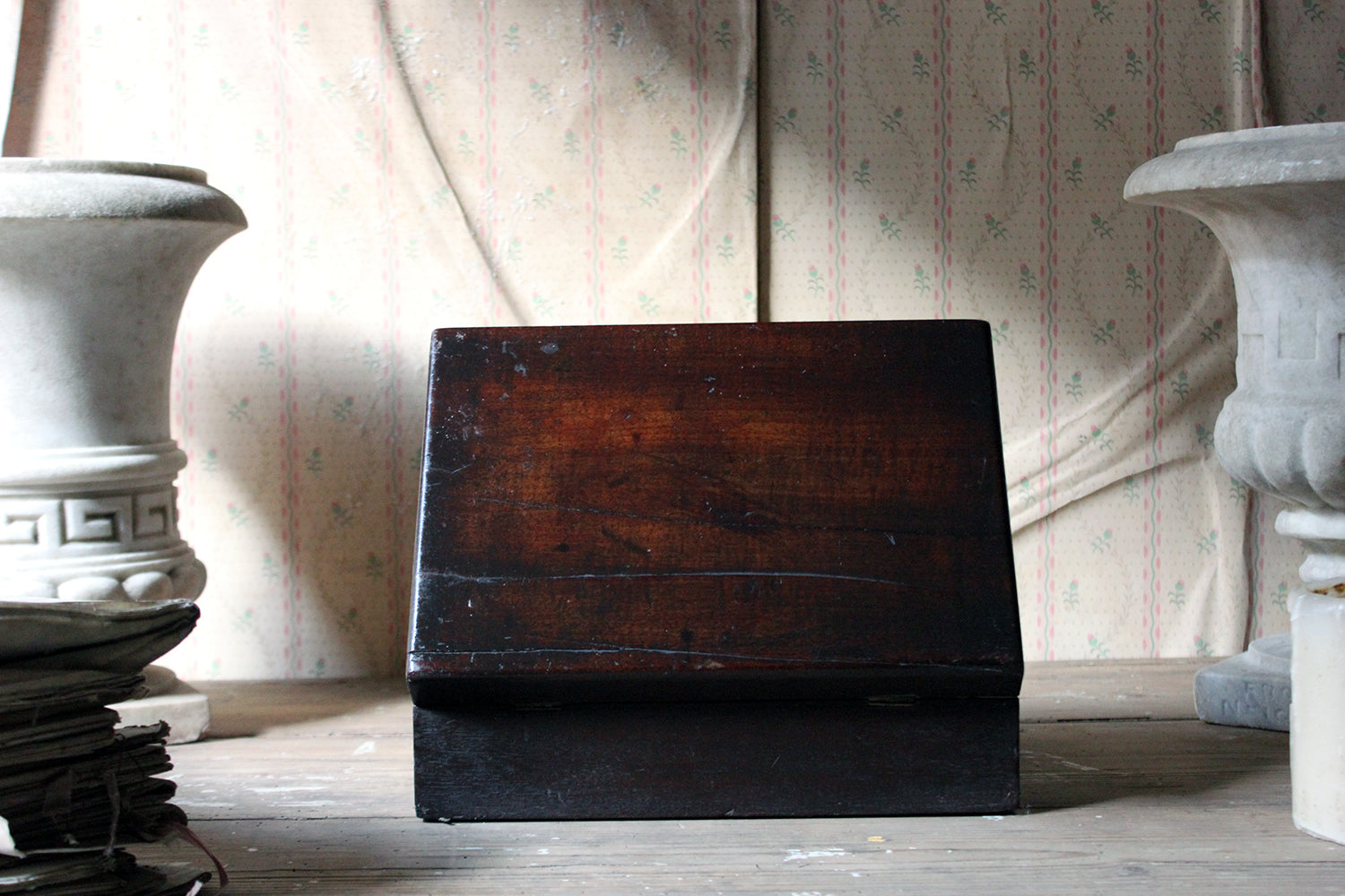 A Delightful 19thC English Oak Campaign Type Gentleman's Travelling Shaving Box c.1830-40