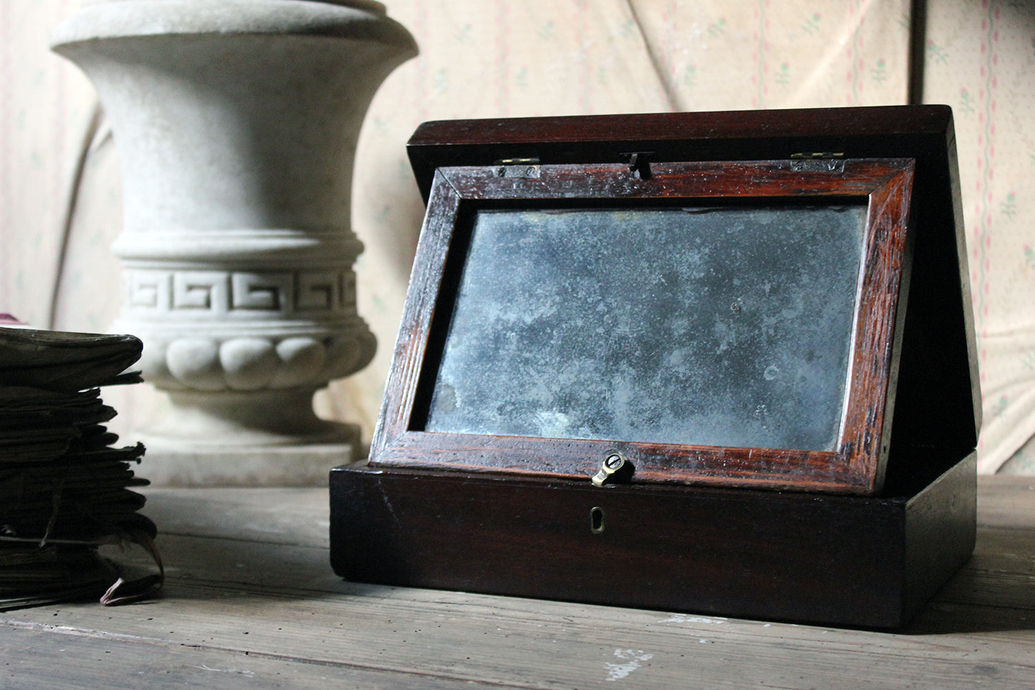 A Delightful 19thC English Oak Campaign Type Gentleman's Travelling Shaving Box c.1830-40