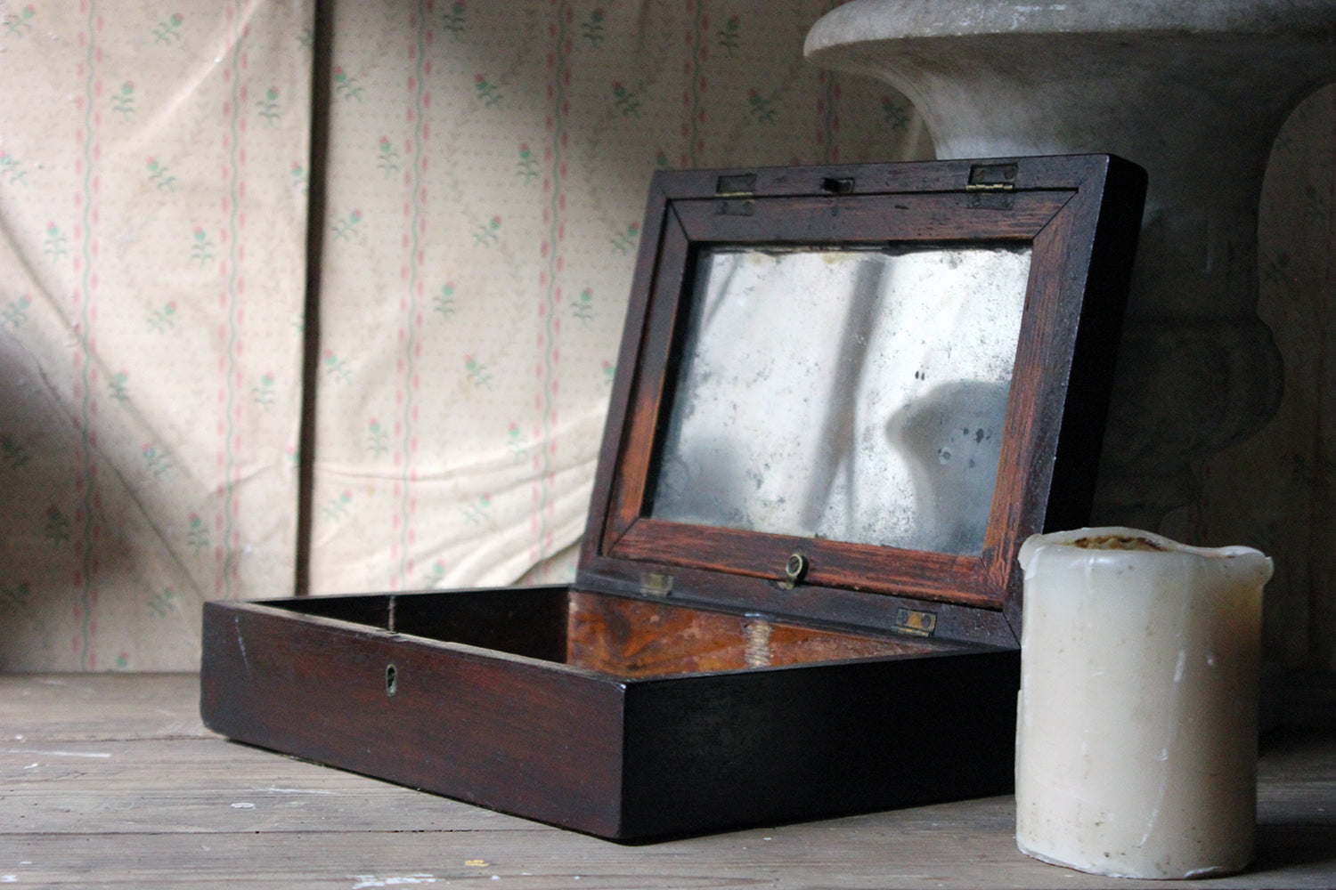 A Delightful 19thC English Oak Campaign Type Gentleman's Travelling Shaving Box c.1830-40