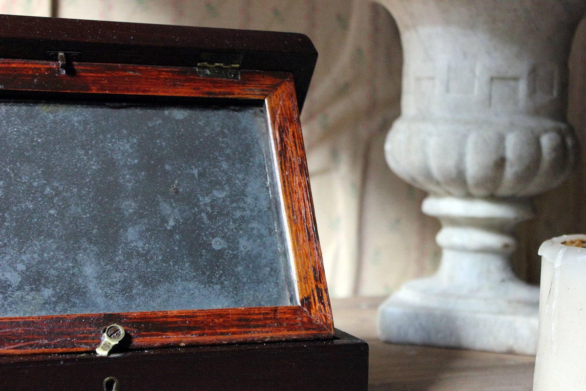 A Delightful 19thC English Oak Campaign Type Gentleman's Travelling Shaving Box c.1830-40