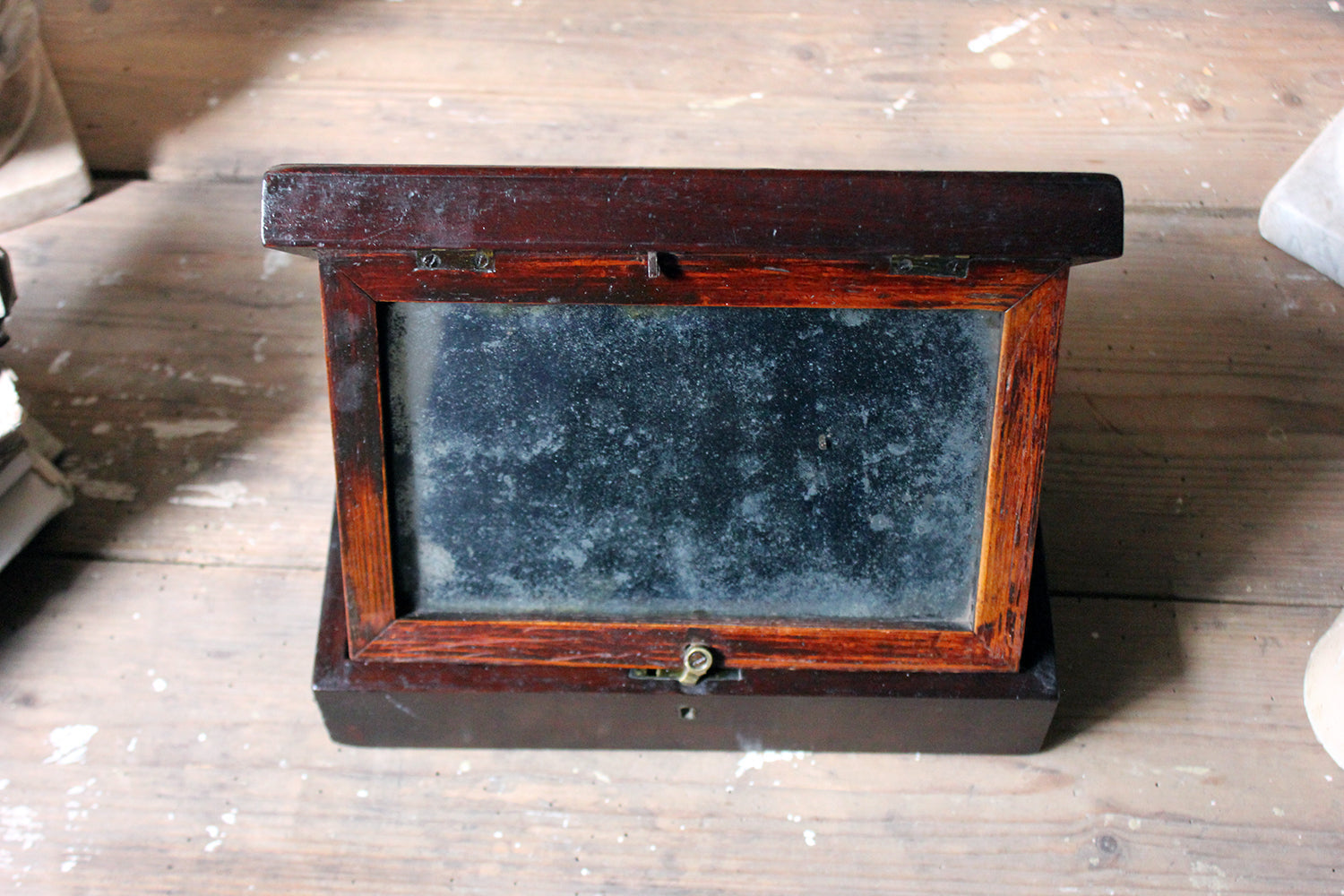 A Delightful 19thC English Oak Campaign Type Gentleman's Travelling Shaving Box c.1830-40