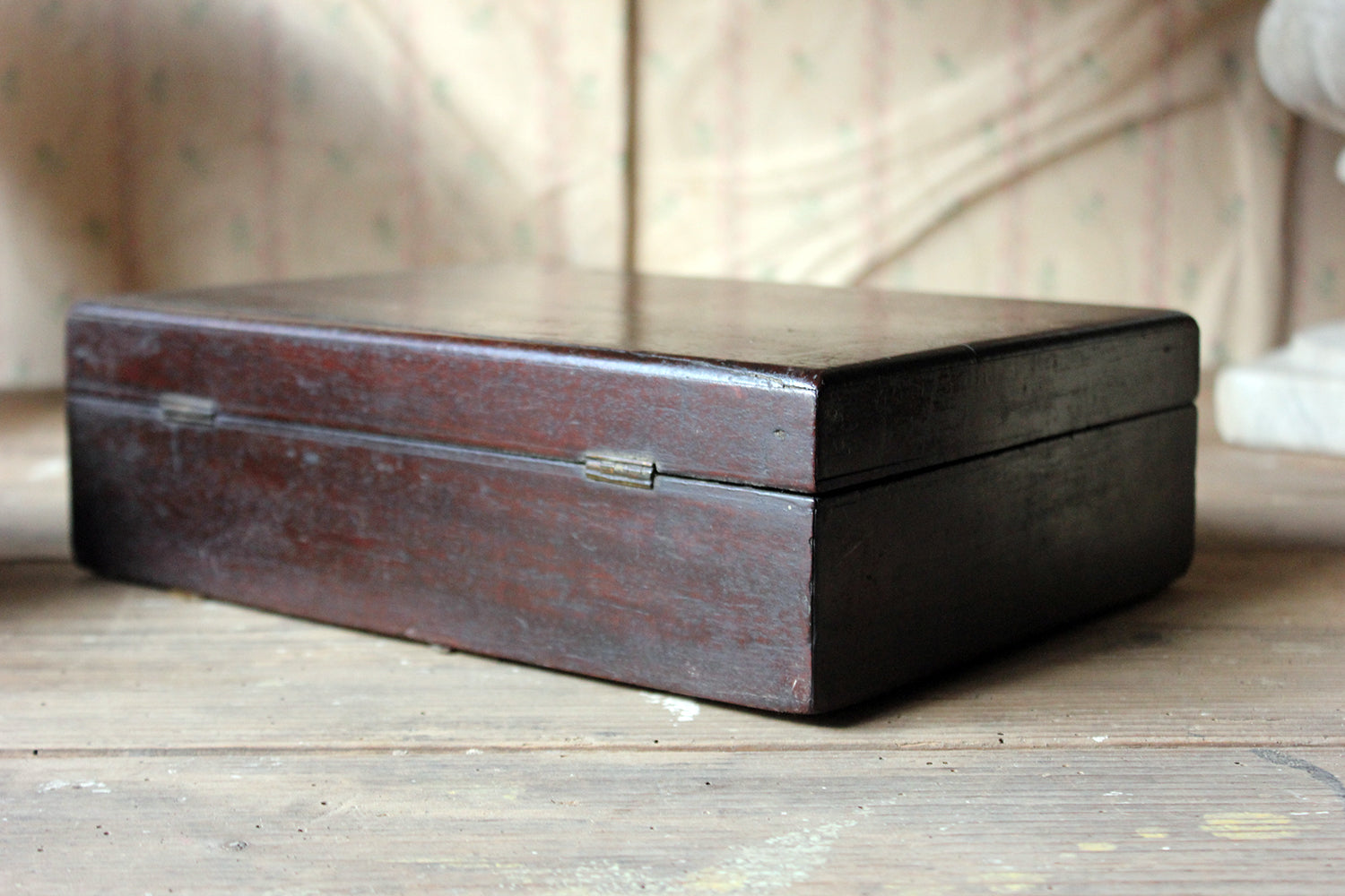 A Delightful 19thC English Oak Campaign Type Gentleman's Travelling Shaving Box c.1830-40