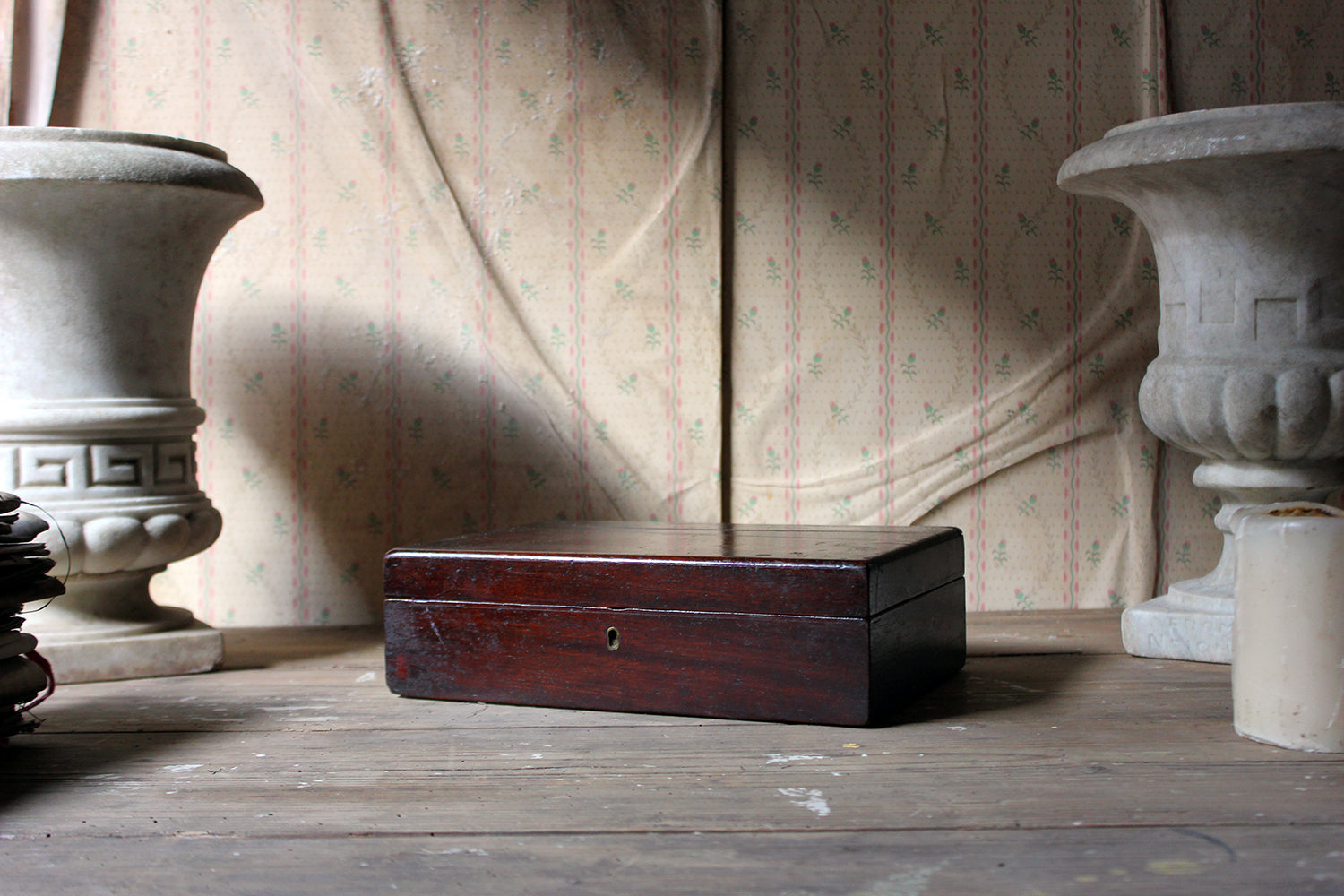 A Delightful 19thC English Oak Campaign Type Gentleman's Travelling Shaving Box c.1830-40