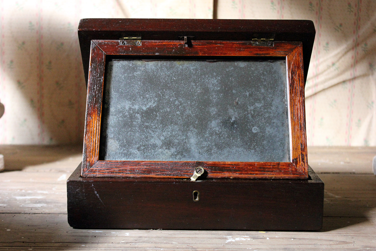 A Delightful 19thC English Oak Campaign Type Gentleman's Travelling Shaving Box c.1830-40