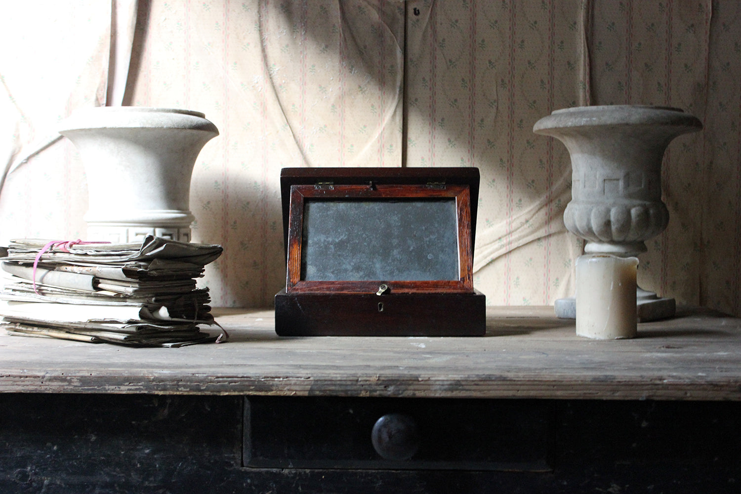 A Delightful 19thC English Oak Campaign Type Gentleman's Travelling Shaving Box c.1830-40