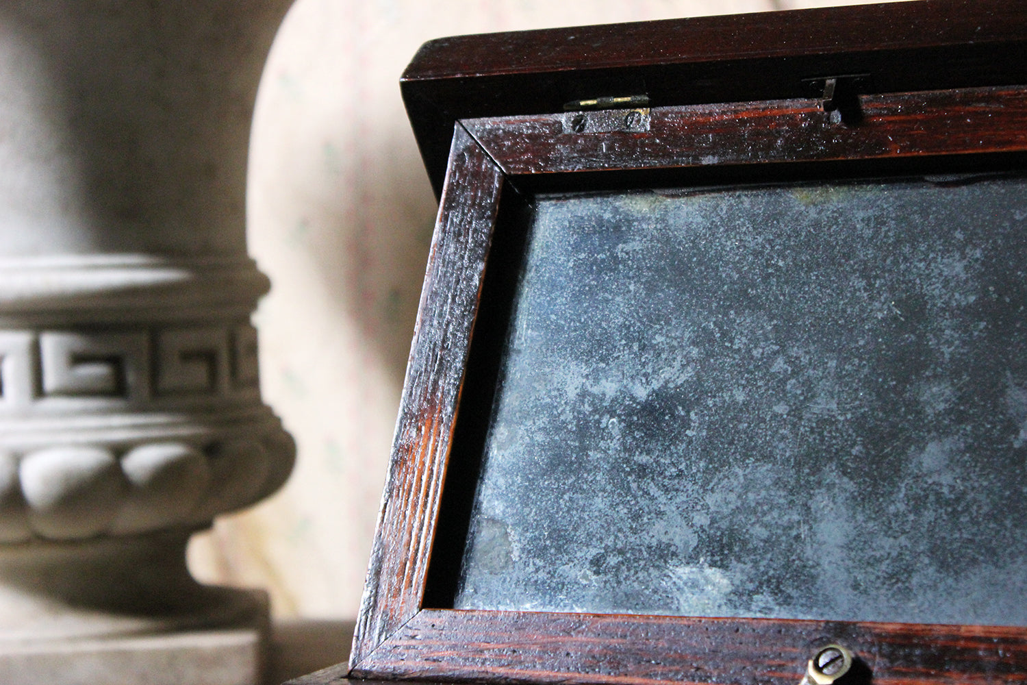 A Delightful 19thC English Oak Campaign Type Gentleman's Travelling Shaving Box c.1830-40