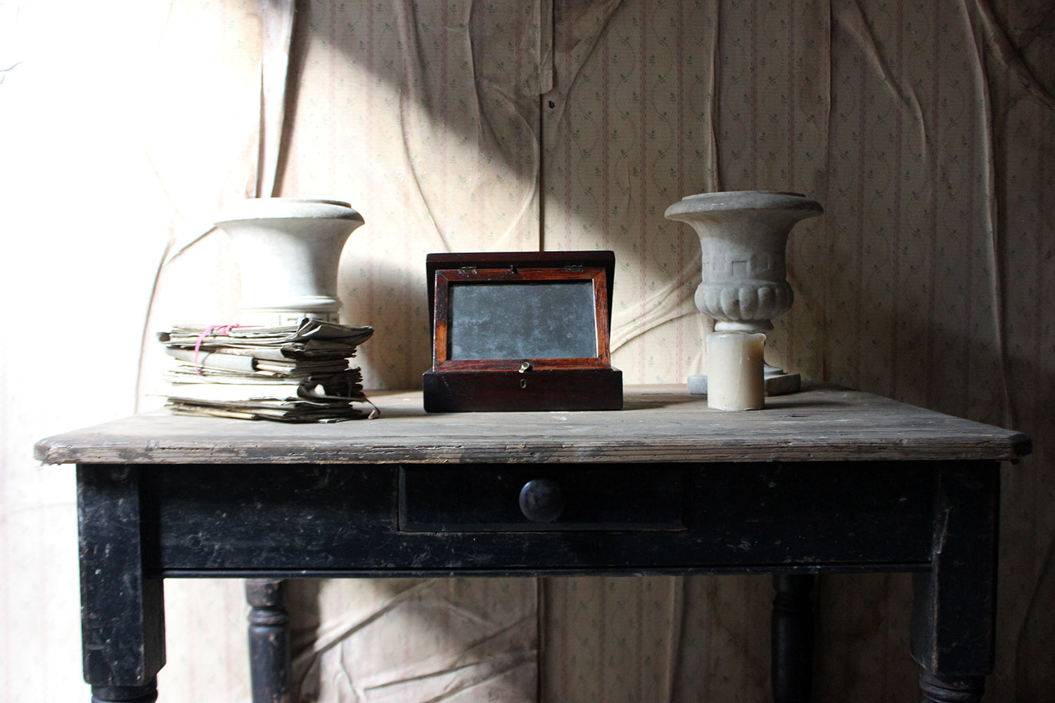 A Delightful 19thC English Oak Campaign Type Gentleman's Travelling Shaving Box c.1830-40