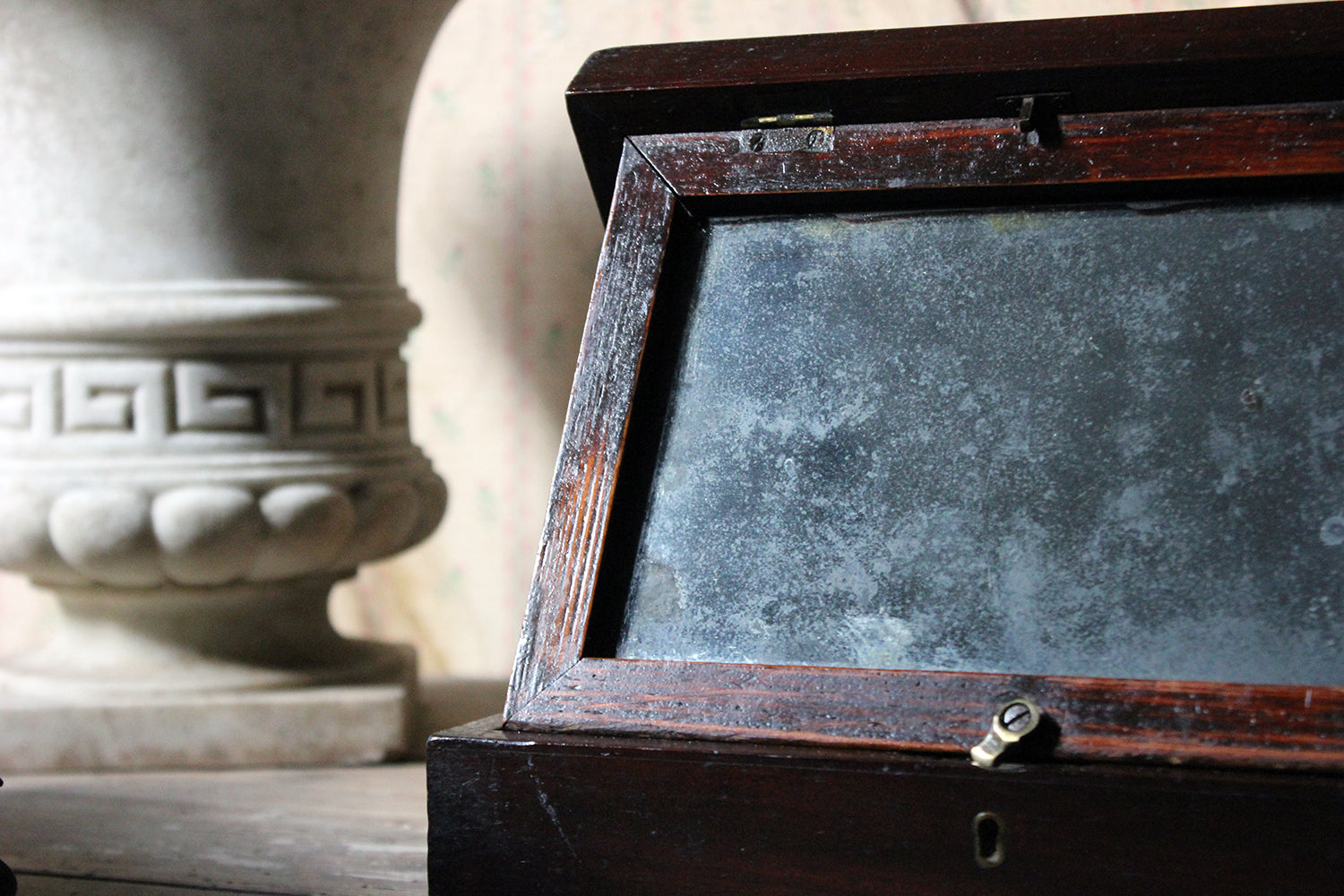 A Delightful 19thC English Oak Campaign Type Gentleman's Travelling Shaving Box c.1830-40