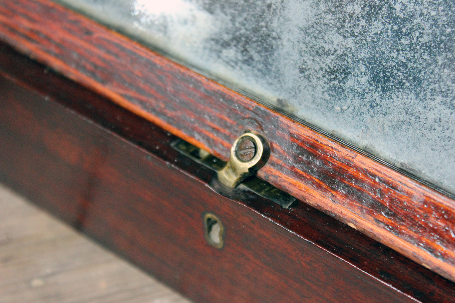 A Delightful 19thC English Oak Campaign Type Gentleman's Travelling Shaving Box c.1830-40