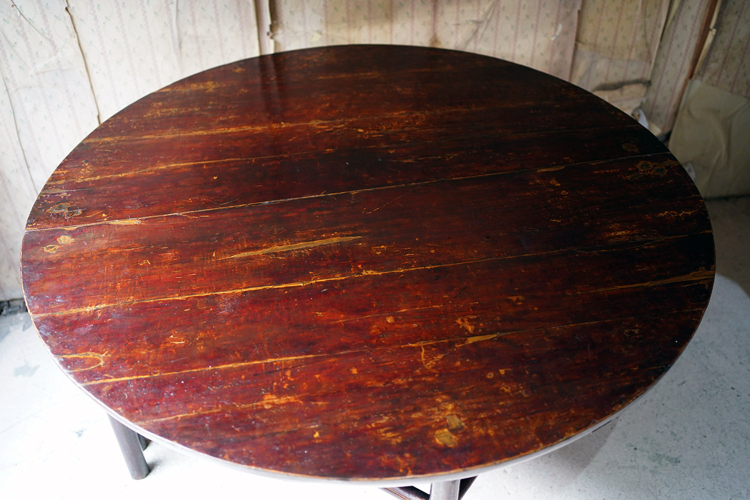 A 19thC Chinese Lacquered Circular Dining Table