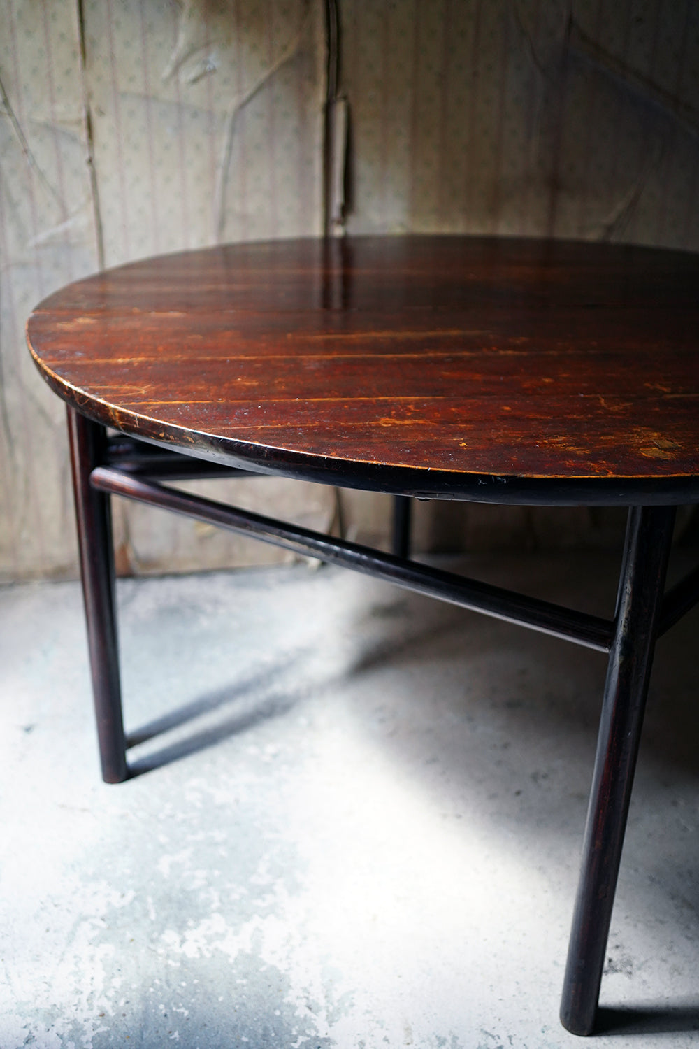 A 19thC Chinese Lacquered Circular Dining Table