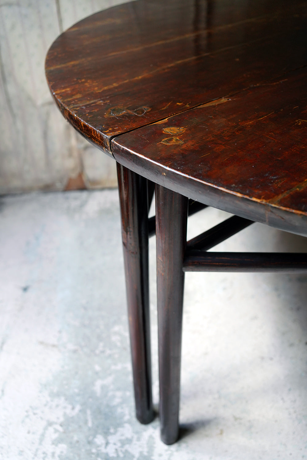 A 19thC Chinese Lacquered Circular Dining Table