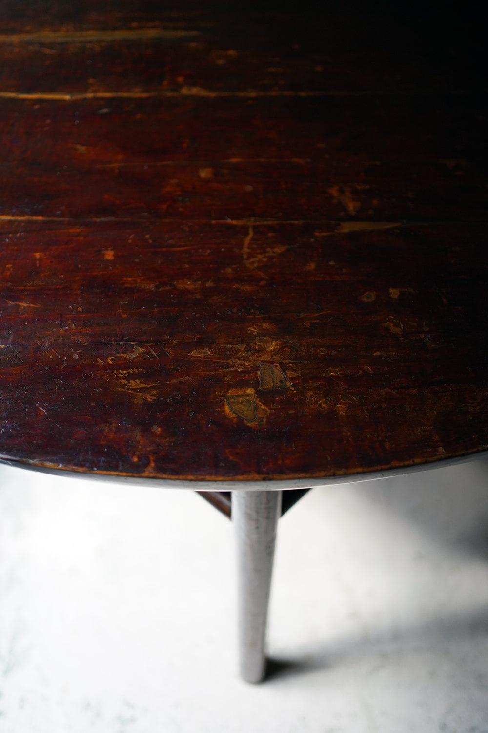 A 19thC Chinese Lacquered Circular Dining Table