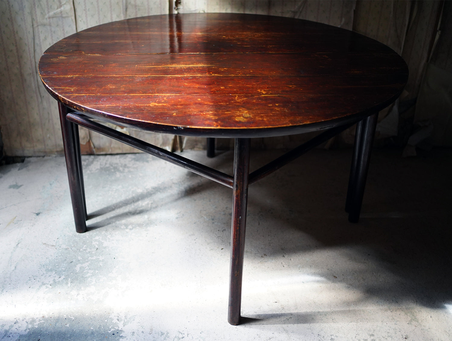 A 19thC Chinese Lacquered Circular Dining Table