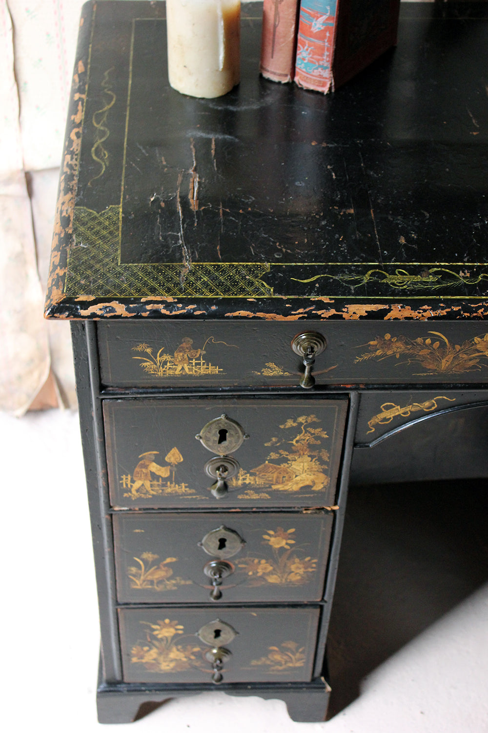 A George III Black Japanned & Chinoiserie Decorated Kneehole Desk c.1790