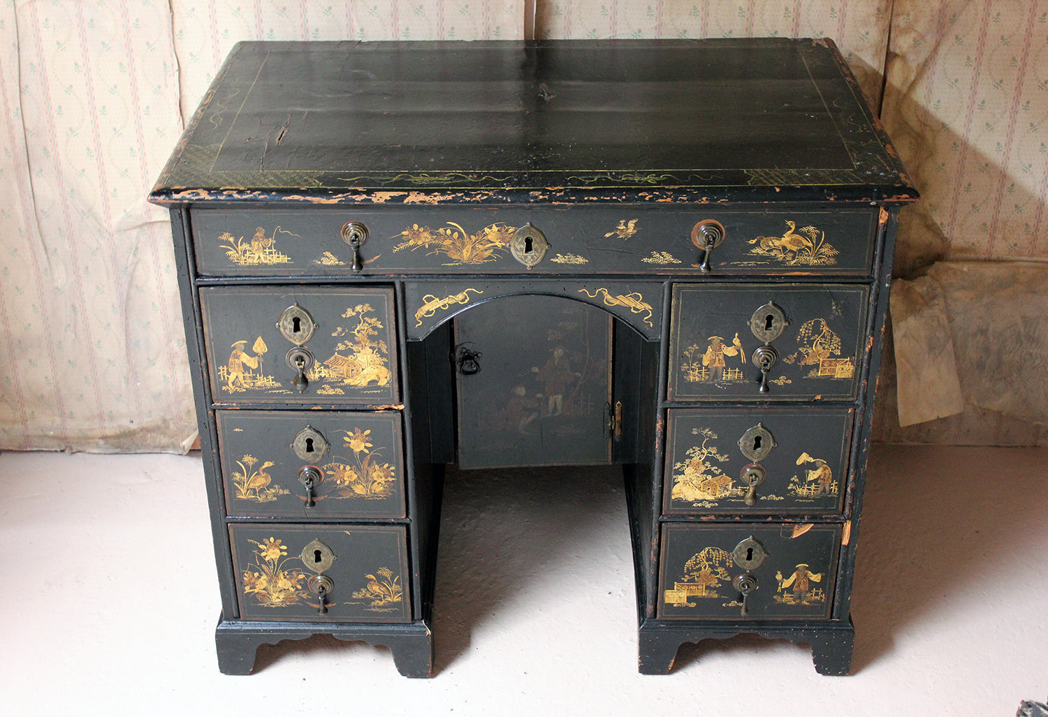 A George III Black Japanned & Chinoiserie Decorated Kneehole Desk c.1790