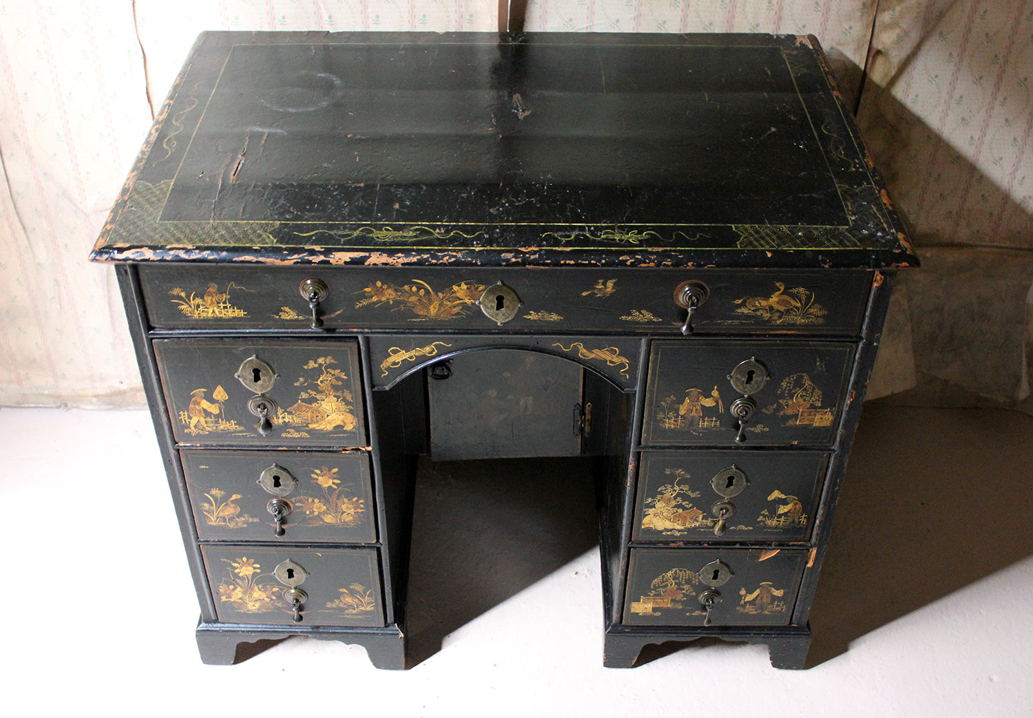A George III Black Japanned & Chinoiserie Decorated Kneehole Desk c.1790